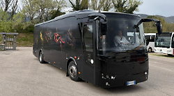 Terni, il sindaco Stefano Bandecchi si regala per il compleanno un pullman con i supereroi sulle fiancate