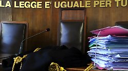 Stacc&ograve; la lingua alla compagna con un morso: condannato a 4 anni e 6 mesi di reclusione