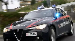 Accelera all'alt dei carabinieri e scatta l'inseguimento: nascondeva cocaina sotto al sedile. Arrestato 