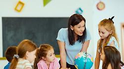 Scuola: stop agli smartphone in classe e 800 milioni per l'alfabetizzazione digitale