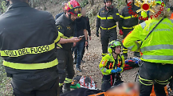 Esce di strada con il quad e finisce contro un albero: trasportato in ospedale con elisoccorso 