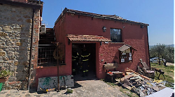 Crolla il solaio di una struttura ricettiva a Magione: soccorsa una persona che era rimasta bloccata  