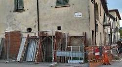 Un cantiere abbandonato in via delle Terme 