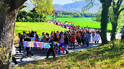 Gli studenti in marcia per la pace a San Mariano. Lezione di educazione civica e solidariet&agrave; con il Bonfigli