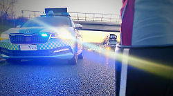 In autostrada con documenti falsi: arrestato pregiudicato 