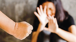 Picchia la compagna anche in gravidanza: condannato a 2 anni