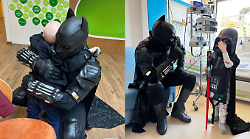 Veste i panni di Batman per rendere felici i bambini. La storia di Nicholas Sanvito: dal dolore all&rsquo;aiuto nei reparti pediatrici di tutta Italia