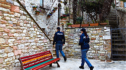 Si presenta a casa della moglie nonostante il divieto di avvicinamento: arrestato 44enne