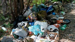 Task force per pulire le strade: raccolti rifiuti, tagliata vegetazione, sistemati i percorsi