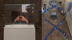 Papa Francesco un'opera d'arte, il Terzo Paradiso di Pistoletto ad Assisi: inaugurata la mostra alla Rocca Maggiore