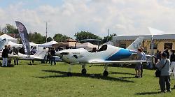 Al Trasimeno torna il Meeting di primavera: acrobazie, biplani e il fascino degli aerei storici