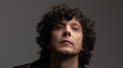 Parte da Perugia il Live club 2026 di Ermal Meta con il nuovo disco Funzioni vitali: "In Umbria mi piace sempre tornare"