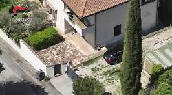 Raffineria di cocaina nella villa a Foligno: restano in carcere madre e figlio rumeni e il colombiano "chimico" del laboratorio clandestino