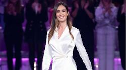 Verissimo oggi pomeriggio in tv: ospiti Michelle Hunziker, Lino Banfi e Marco Bocci