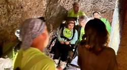 Pozzo di San Patrizio in joelette: l'emozionante visita della 12enne Giulia