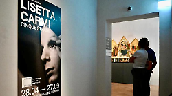 Le foto di Lisetta Carmi e le sue Cinque Strade: scatti in Camera Oscura