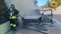 Acquasparta, auto alimentata a gpl in fiamme lungo la superstrada E45