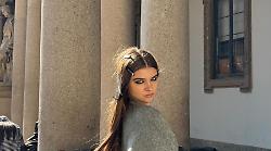 Il diavolo veste Prada 2, anche una modella folignate nelle passerelle del film pi&ugrave; visto. "Il set? Un'esperienza bellissima, ma sogno di sfilare per Chanel"