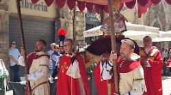 Narni, la processione con il busto del patrono San Giovenale. Si rinnova la tradizione - FOTO