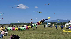 Il Festival del volo, il ritorno degli aquiloni dopo sei anni: grandi e piccini in festa all&rsquo;aeroporto