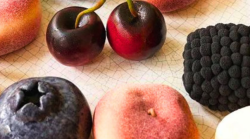 Dalle boutique francesi ai banconi delle pizzerie: ascesa e deriva della frutta realistica