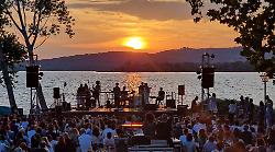 "Trasimeno difficile da navigare". Moon in June costretta a salutare l'Isola Maggiore: cambia location il concerto di Daniele Silvestri