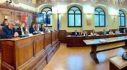 Antenna 5G al cimitero di Palazzo, l&rsquo;ok al progetto scatena lo scontro politico