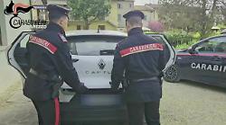 Trasportano un chilo di cocaina in auto: traditi dalla frenata davanti ai carabinieri, due arrestati