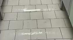 Infiltrazioni dopo la pioggia all'ospedale San Donato nella parte degli spogliatoi. Video