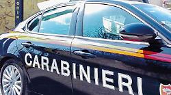 Spoleto, tenta furto in gioielleria prendendo a mazzate la vetrina: è caccia al ladro 