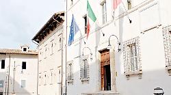 Spoleto, il Comune riconosce per la prima volta il figlio di due mamme