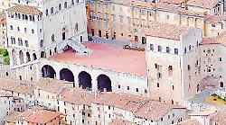 Stretta sul suolo pubblico e nuove regole in arrivo. La giunta comunale: "Priorità sono sicurezza e rispetto per i residenti"