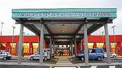 Aeroporto di Perugia, tre anni per decollare. Obiettivo un milione di passeggeri: in arrivo investimenti per potenziare terminal, pista e le tecnologie