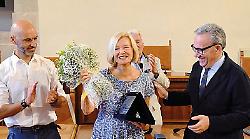 Città di Castello, festa a sorpresa per gli 80 anni di Valeria Ciangottini. "È il regalo più bello della mia vita"