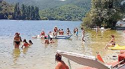 Ferragosto da record sui laghi umbri: Trasimeno e Piediluco sfiorano il tutto esaurito