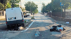 Scontro tra furgoncino e scooter. Due 17enni in gravi condizioni