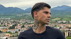 Omicidio Cumani, nel cellulare di Amri foto con coltelli e pistole