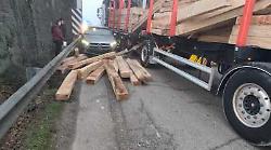 Magione, schianto sotto al ponte e traffico in tilt per tre ore lungo viale Umbria