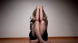 Picchia la ex e la minaccia: il 54enne avrebbe aggredito la donna per una email che lei aveva inviato al suo capo