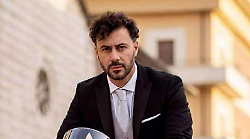 Bastia Umbra diventa protagonista in tv: piazza Mazzini cuore dello spot con Stefano Torrese