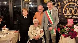 Magione, una comunit&agrave; in festa per i 100 anni di Maria Luisa