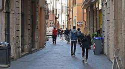 Centro storico, commercianti di via Roma segnalano tasse, affitti e parcheggi: il sondaggio svela le priorit&agrave; e le proposte per migliorare sicurezza e decoro