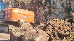 Frana, la strada resta chiusa: cambiano gli orari delle scuole