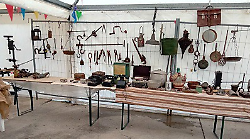 Si &egrave; aperta allo Scalo la mostra sugli antichi mestieri: esposti giocattoli d'epoca, utensili da cucina, oggetti d'arredo anni '60 e una collezione di penne biro