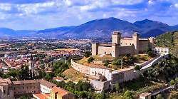 Crisi delle imprese: commercio e industria in calo, crescono solo i servizi