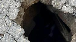 Porano, cede la strada vicino alla scuola: si apre una voragine in via Neri