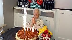 Spoleto celebra i 105 anni di Olga De Santis, maestra sarta e custode dell&rsquo;arte artigianale
