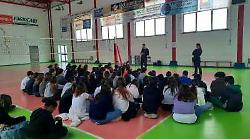 Studenti a lezione sull&rsquo;uso consapevole dei social network