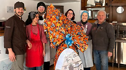 Maxi uovo di cioccolato donato alla mensa della Caritas diocesana di Perugia