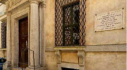 Nuova targa al palazzo del Vignola, l&rsquo;annuncio del sindaco Ruggiano: &ldquo;Verranno incisi i nomi di quanti persero la vita in quella tragedia&rdquo;